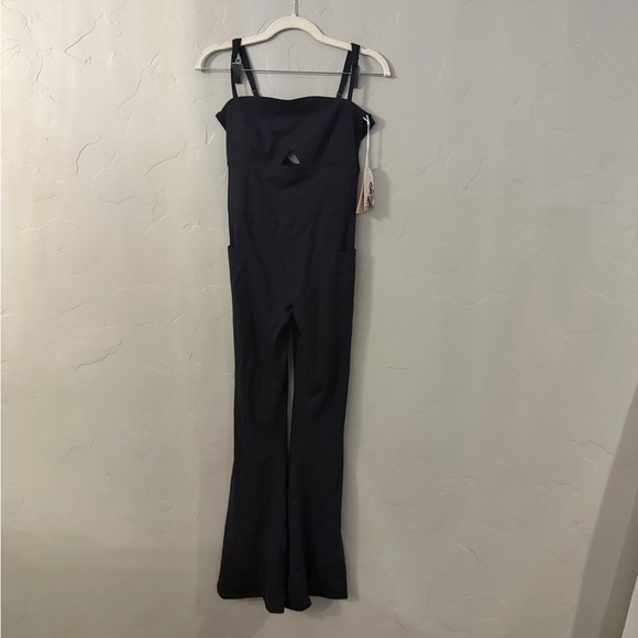 NWT! BLOGILATES Women's Peekaboo Flare Active Jumpsuit.
Black. Small. - Picture 3 of 6